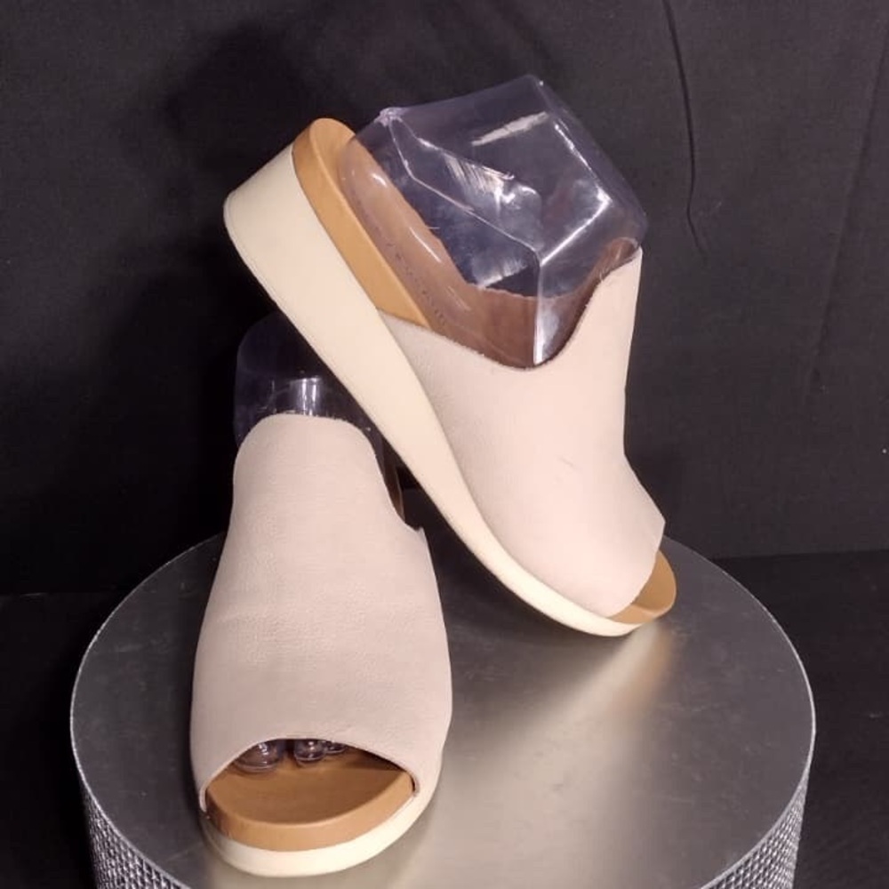 Lucky brand Elegant Cream Women's Slip-On Shoes size 8 pre owned Exellent - Picture 2 of 14